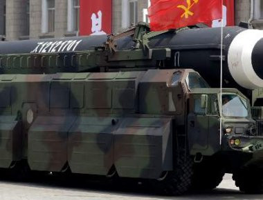 Κιμ Γιονγκ Ουν: «Λάθος καταλάβατε - Ο πύραυλός μου δεν φτάνει μέχρι την Αλάσκα αλλά τη... Νέα Υόρκη» (φωτό, βίντεο)